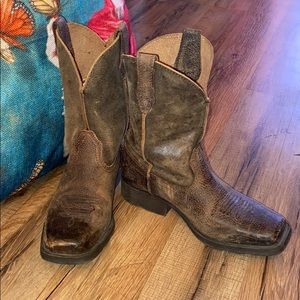 Boys Ariat boots